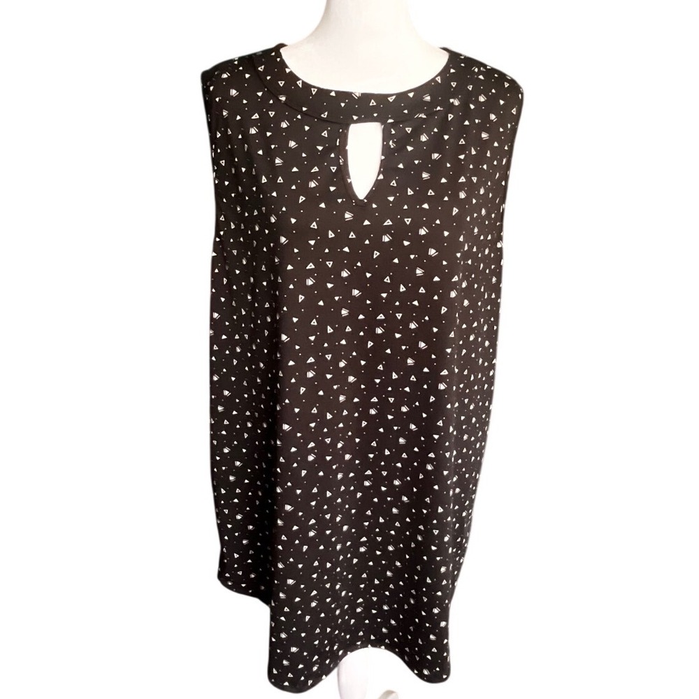 StitchWurks Los Angeles Womens 3X Black White Triangle Print Keyhole Shell Top